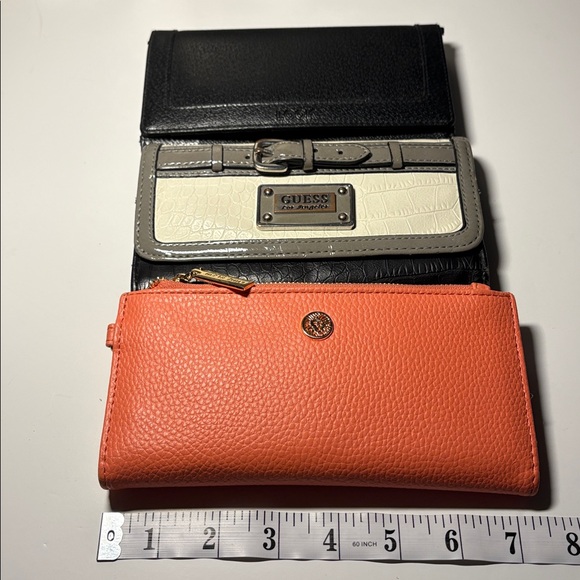 Wallet Set, Guess, Anne Klien, Look, in Coral, Black, and Gray. - Picture 10 of 14